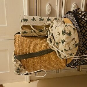 NWOT Straw picnic shoulder bag set